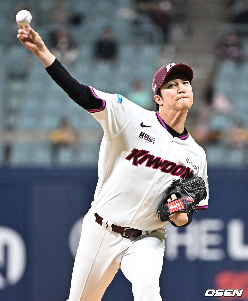 8일 서울 고척스카이돔에서 2026 신한 SOL KBO리그 키움 히어로즈와 KT 위즈의 경기가 열렸다.이날 키움은 안우진, KT 오원석을 선발로 내세웠다.1회초 키움 안우진이 역투하고 있다. 2026.05.08 /cej@osen.co.kr