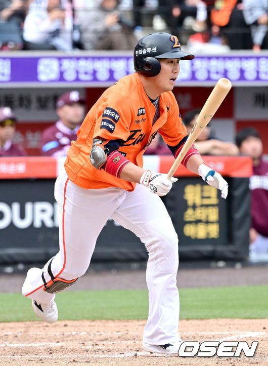 [OSEN=대전, 최규한 기자] 29일 대전 한화생명볼파크에서 ‘2026 신한 SOL KBO리그’ 한화 이글스와 키움 히어로즈의 경기가 열렸다.홈팀 한화는 왕옌청, 방문팀 키움은 하영민을 선발로 내세웠다. 6회말 1사 1루 상황 한화 하주석이 안타를 날리고 있다. 2025.03.29 / dreamer@osen.co.kr