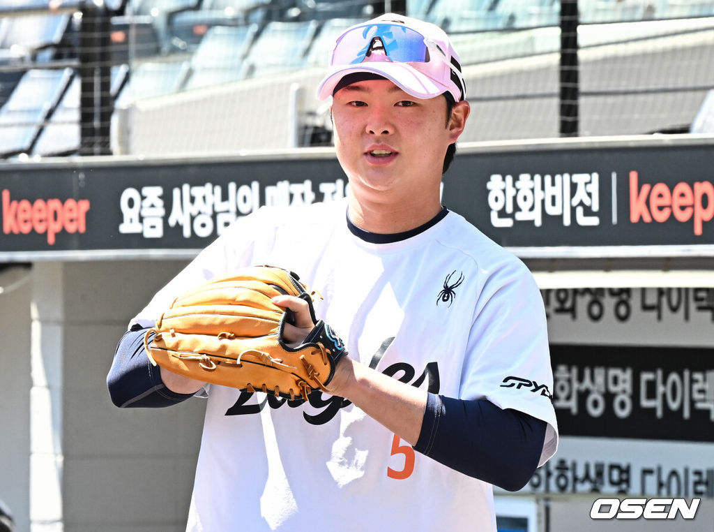 9일 오후 대전 한화생명볼파크에서 2026 신한 SOL KBO리그 한화 이글스와 LG 트윈스의 경기가 열린다.이날 한화는 왕옌청을 LG는 치리노스를 선발로 내세웠다.한화 이도윤이 훈련을 위해 그라운드로 나서고 있다. 2026.05.09 /cej@osen.co.kr