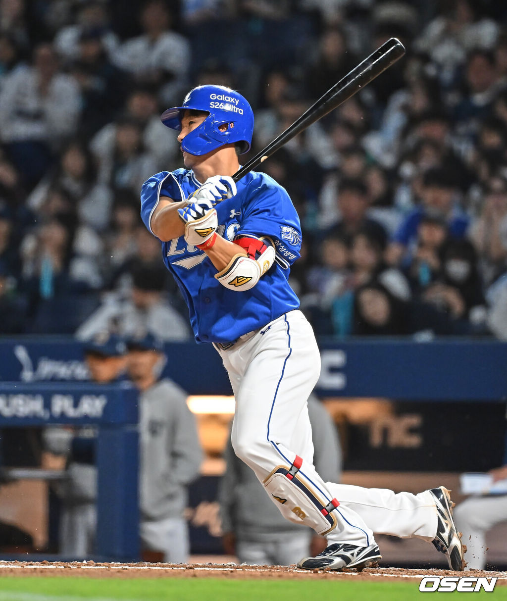 8일 창원NC파크에서 2026 신한 SOL KBO 리그 NC 다이노스와 삼성 라이온즈의 경기가 열렸다. 홈팀 NC는 목지훈이, 방문팀 삼성은 장찬희가 선발 출전했다. 삼성 라이온즈 박계범이 힘찬 타격을 하고 있다. 2026.05.08 / foto0307@osen.co.kr