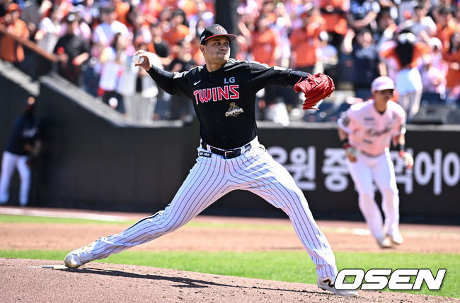 [OSEN=대전, 조은정 기자]9일 오후 대전 한화생명볼파크에서 2026 신한 SOL KBO리그 한화 이글스와 LG 트윈스의 경기가 열렸다.이날 한화는 왕옌청을 LG는 치리노스를 선발로 내세웠다.2회말 LG 치리노스가 역투하고 있다. 2026.05.09 /cej@osen.co.kr