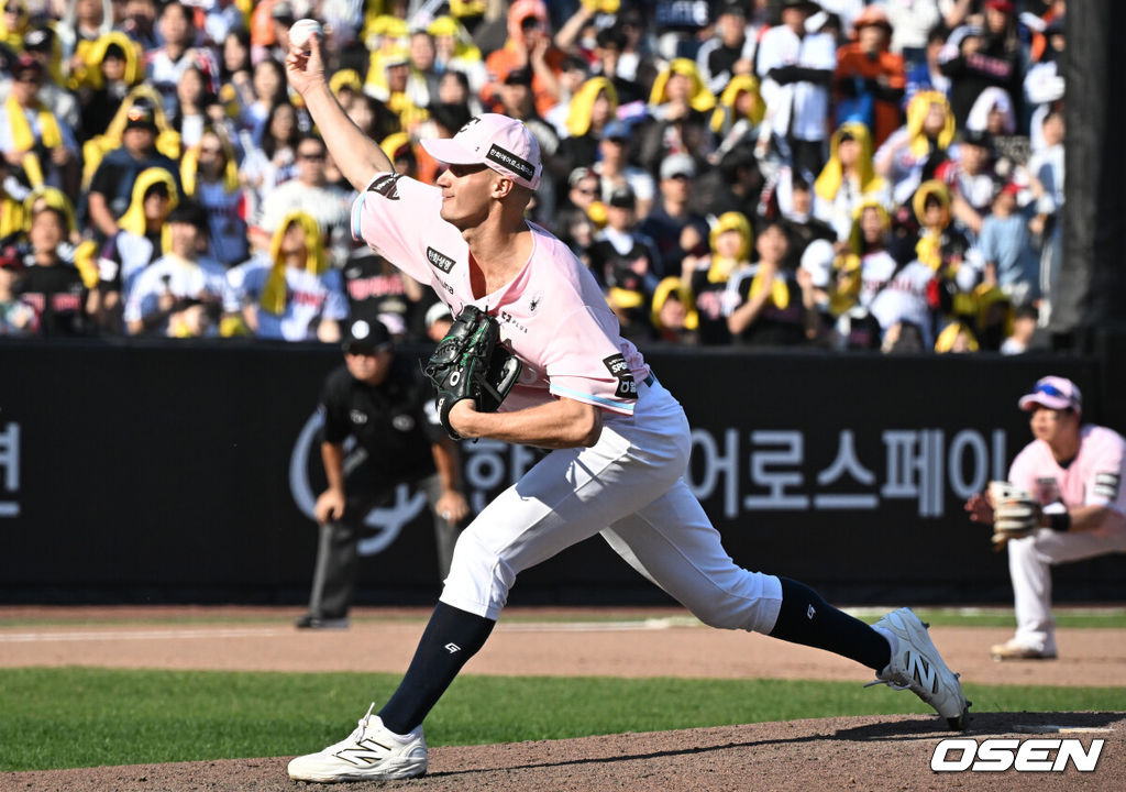 9일 오후 대전 한화생명볼파크에서 2026 신한 SOL KBO리그 한화 이글스와 LG 트윈스의 경기가 열렸다.이날 한화는 왕옌청을 LG는 치리노스를 선발로 내세웠다.8회초 1사 1,2루에 한화 쿠싱이 역투하고 있다. 2026.05.09 /cej@osen.co.kr