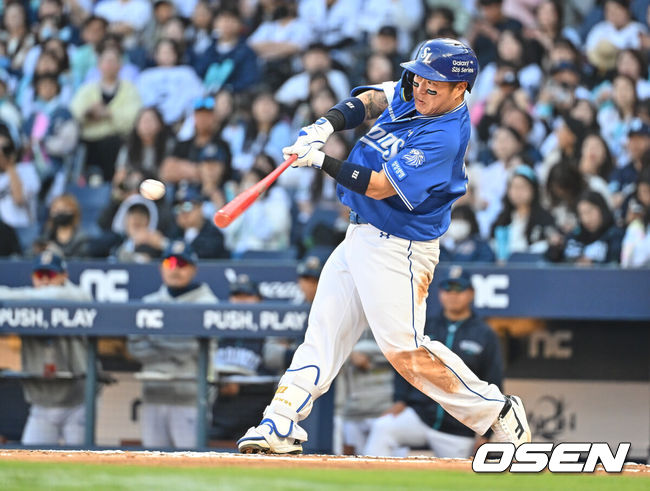 [OSEN=창원, 이석우 기자] 9일 창원NC파크에서 2026 신한 SOL KBO 리그 NC 다이노스와 삼성 라이온즈의 경기가 열렸다. 홈팀 NC는 신민혁이, 방문팀 삼성은 후라도가 선발 출전했다. 삼성 라이온즈 최형우가 6회초 1사 우익수 오른쪽 2루타를 치고 있다. 2026.05.09 / foto0307@osen.co.kr