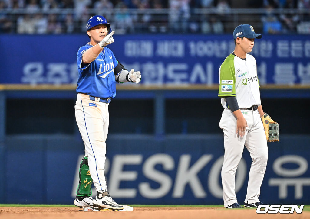 9일 창원NC파크에서 2026 신한 SOL KBO 리그 NC 다이노스와 삼성 라이온즈의 경기가 열렸다. 홈팀 NC는 신민혁이, 방문팀 삼성은 후라도가 선발 출전했다. 삼성 라이온즈 전병우가 8회초 1사 2,3루 우중간 2타점 2루타를 치고 세리머니를 하고 있다. 2026.05.09 / foto0307@osen.co.kr