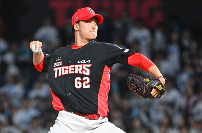 [OSEN=창원, 이석우 기자] 29일 창원NC파크에서 2026 신한 SOL KBO 리그 NC 다이노스와 KIA 타이거즈의 경기가 열렸다. 홈팀 NC는 구창모가, 방문팀 KIA는 이의리가 선발 출전했다. KIA 타이거즈 정해영이 역투하고 있다. 2026.04.29 / foto0307@osen.co.kr
