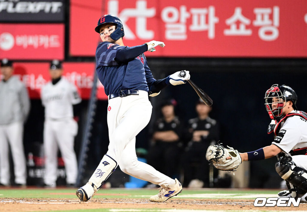 6일 경기도 수원 KT위즈파크에서 2026 신한 SOL KBO리그 KT 위즈와 롯데 자이언츠의 경기가 열렸다.이날 KT는 보쉴리, 롯데는 비슬리를 선발투수로 내세웠다.6회초 1사 1루에서 롯데 윤동희가 안타를 날리고 있다. 2026.05.06 /cej@osen.co.kr
