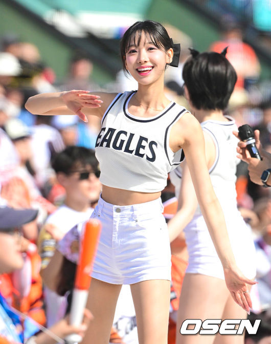 청순 화이트룩, 우수한 치어리더