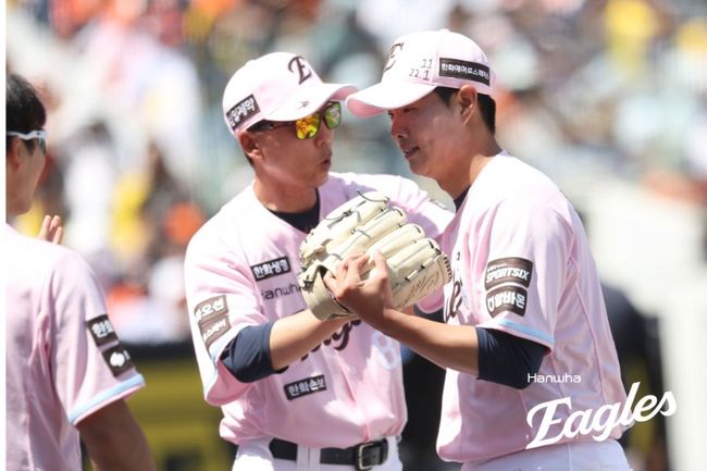 한화 이글스 박준영은 10일 대전 한화생명 볼파크에서 열린 2026 신한 SOL KBO리그 LG 트윈스와의 홈경기에서 선발로 1군 데뷔, 5이닝 3피안타 3사사구 2탈삼진 무실점으로 호투했다. 한화 이글스 제공