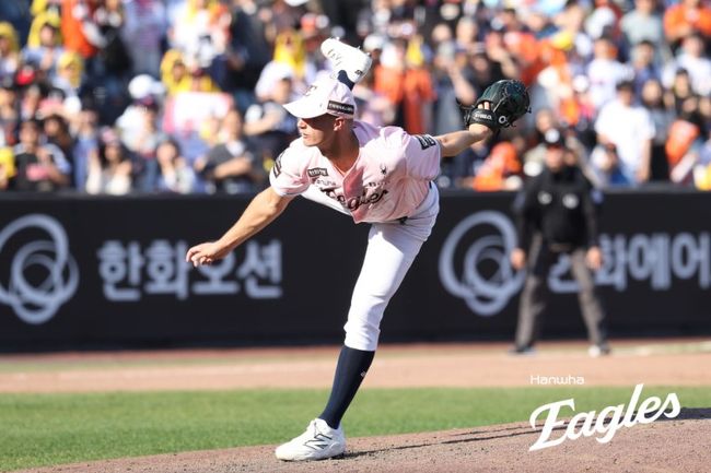 김경문 감독이 이끄는 한화 이글스는 10일 대전 한화생명 볼파크에서 열린 2026 신한 SOL KBO리그 LG와의 홈경기에서 9-3으로 승리했다. 이날 승리로 2연승과 위닝시리즈를 달성한 한화는 시즌 전적 16승20패를 만들었다. 잭 쿠싱이 1이닝 무실점으로 경기를 끝냈다. 한화 이글스