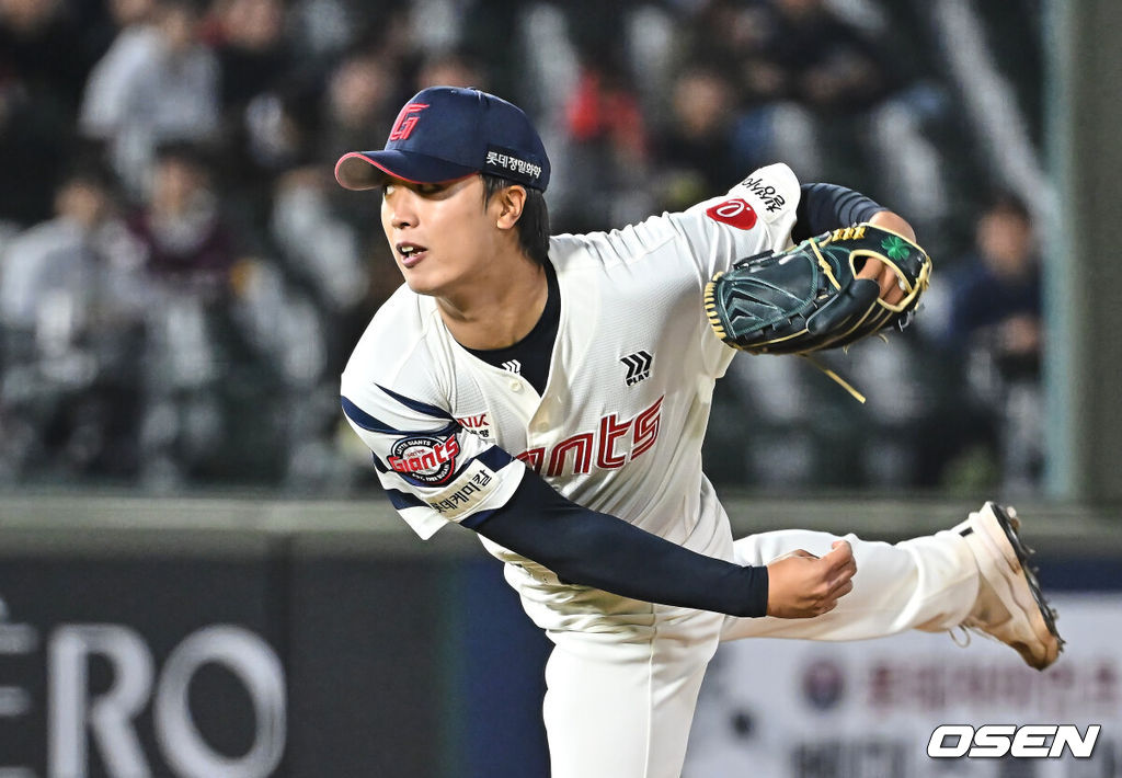 28일 부산 사직야구장에서 2026 신한 SOL KBO 리그 롯데 자이언츠와 키움 히어로즈의 경기가 열렸다. 홈팀 롯데는 김진욱이, 방문팀 키움은 알칸타라가 선발 출전했다.롯데 자이언츠 박정민이 역투하고 있다. 2026.04.28 / foto0307@osen.co.kr
