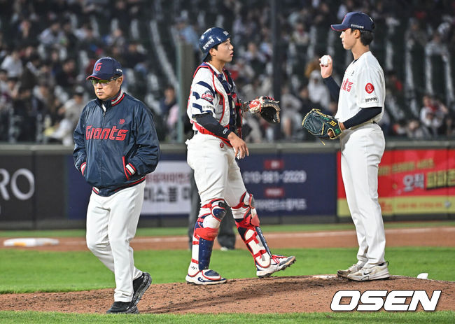 [OSEN=부산, 이석우 기자] 롯데 자이언츠 김태형 감독, 손성빈, 박정민 / foto0307@osen.co.kr