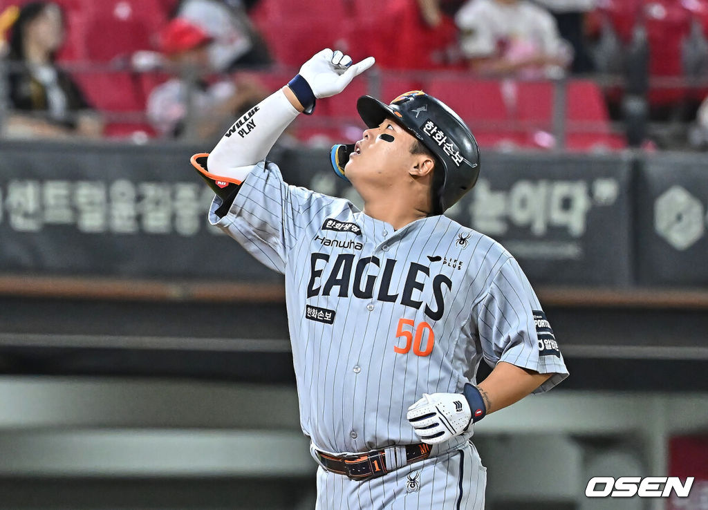 6일 광주-기아 챔피언스필드에서 2026 신한 SOL KBO 리그 KIA 타이거즈와 한화 이글스의 경기가 열렸다. 홈팀 KIA는 올러가, 방문팀 한화는 류현진이 선발 출전했다.한화 이글스 강백호가 9회초 2사 우월 솔로 홈런을 치고 세리머니를 하고 있다. 2026.05.06 / foto0307@osen.co.kr