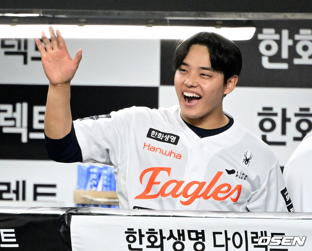 14일 대전 한화생명 볼파크에서 2026 신한 SOL KBO리그 한화 이글스와 삼성 라이온즈의 경기가 열렸다.3연패 중인 한화는 문동주, 4연승을 노리는 삼성은 최원태가 선발로 나섰다. 6회초 2사 만루에서 한화 문동주가 삼성 박승규의 유격수 땅볼에 양우혁이 2루에서 포스아웃 당하자 위기를 벗어나며 기뻐하고 있다. 2026.04.14 / jpnews@osen.co.kr