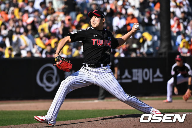 [OSEN=대전, 조은정 기자]9일 오후 대전 한화생명볼파크에서 2026 신한 SOL KBO리그 한화 이글스와 LG 트윈스의 경기가 열렸다.이날 한화는 왕옌청을 LG는 치리노스를 선발로 내세웠다.6회말 LG 손주영이 역투하고 있다. 2026.05.09 /cej@osen.co.kr