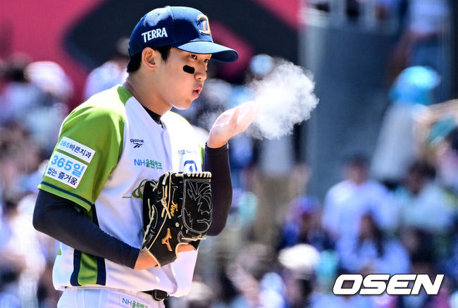 [OSEN=창원, 조은정 기자]10일 창원NC파크에서 2026 신한 SOL KBO 리그 NC 다이노스와 삼성 라이온즈의 경기가 열렸다.홈팀 NC는 구창모가, 방문팀 삼성은 오러클린을 선발로 내세웠다. 1회초 NC 구창모가 투구를 준비하고 있다. 2026.05.10 /cej@osen.co.kr