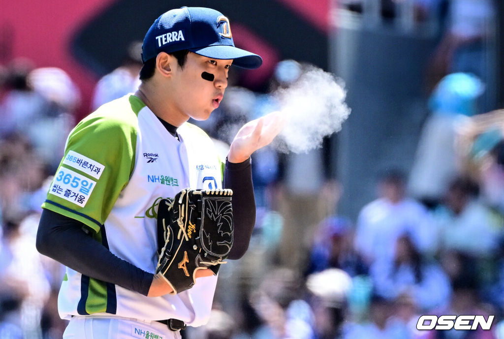 10일 창원NC파크에서 2026 신한 SOL KBO 리그 NC 다이노스와 삼성 라이온즈의 경기가 열렸다.홈팀 NC는 구창모가, 방문팀 삼성은 오러클린을 선발로 내세웠다. 1회초 NC 구창모가 투구를 준비하고 있다. 2026.05.10 /cej@osen.co.kr