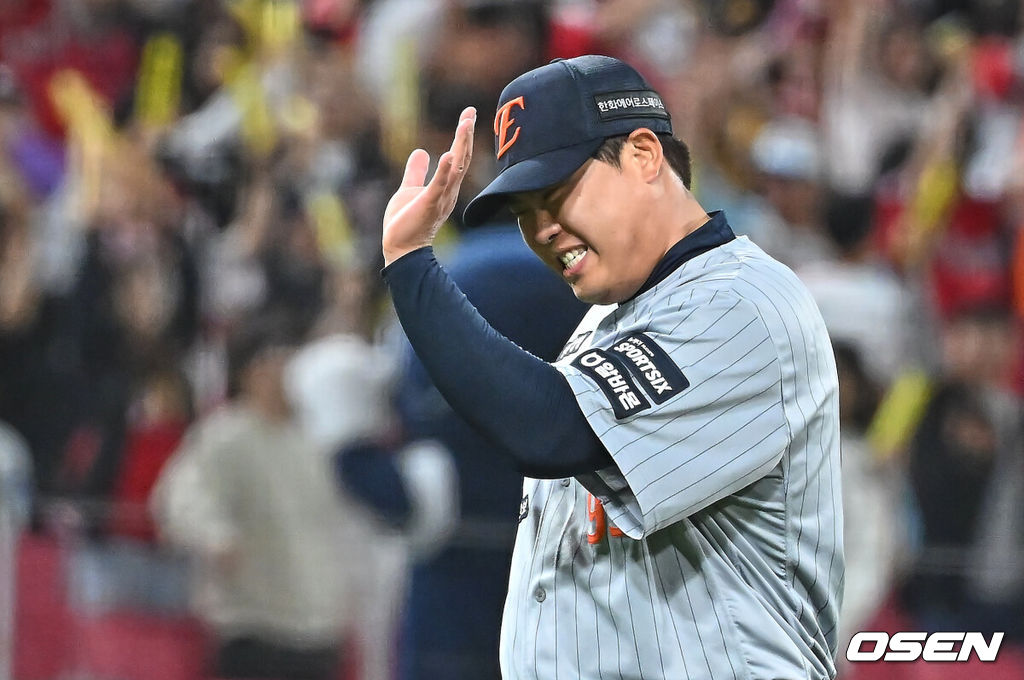 6일 광주-기아 챔피언스필드에서 2026 신한 SOL KBO 리그 KIA 타이거즈와 한화 이글스의 경기가 열렸다. 홈팀 KIA는 올러가, 방문팀 한화는 류현진이 선발 출전했다.한화 이글스 류현진이 6회말 2사 KIA 타이거즈 아데를린에게 좌중월 솔로 홈런을 맞고 아쉬워하고 있다. 2026.05.06 / foto0307@osen.co.kr
