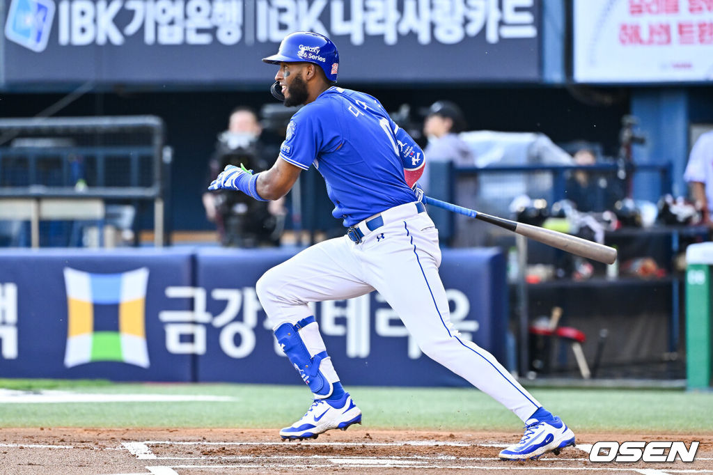 12일 오후 서울 잠실구장에서 2026 신한 SOL KBO리그 LG 트윈스와 삼성 라이온즈의 진행됐다.이날 LG는 임찬규를, 삼성은 최원태를 선발투수로 내세웠다.1회초 2사 2루 삼성 디아즈가 선취 1타점 적시 1루타를 날리고 있다.    2026.05.12 / soul1014@osen.co.kr