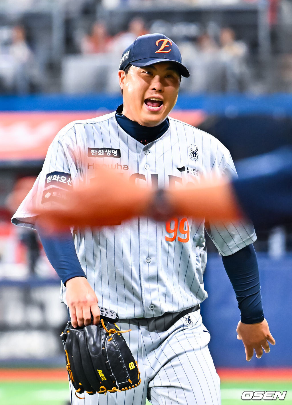 12일 서울 고척 스카이돔에서 2026 신한 SOL KBO리그 키움 히어로즈와 한화 이글스의 경기가 열렸다.키움은 배동현, 한화는 류현진이 선발로 나섰다.4회말을 마친 한화 선발 류현진이 덕아웃으로 들어가며 포효하고 있다. 2026.05.12 / rumi@osen.co.kr