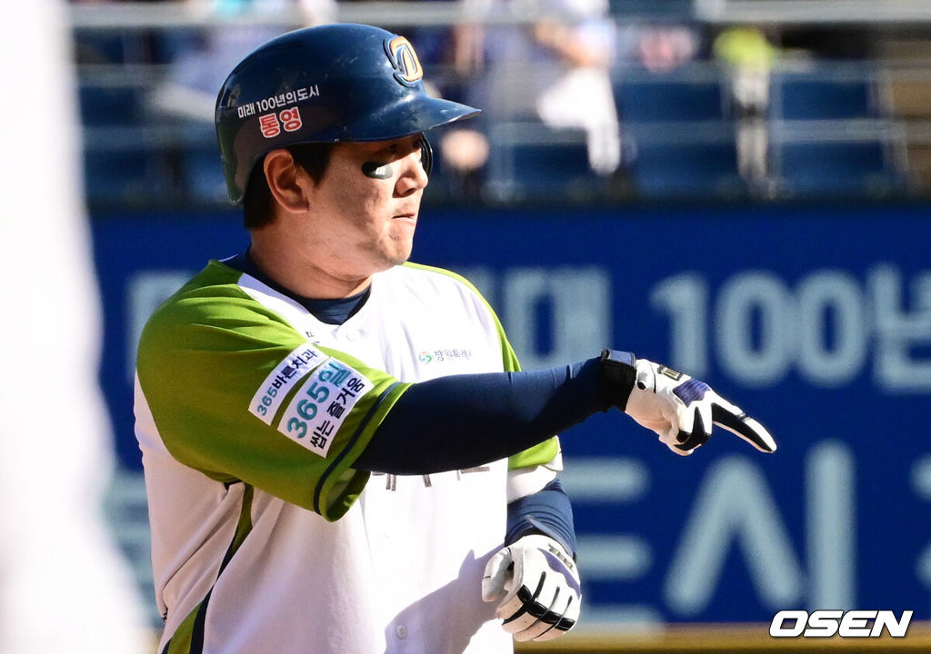 10일 창원NC파크에서 2026 신한 SOL KBO 리그 NC 다이노스와 삼성 라이온즈의 경기가 열렸다.홈팀 NC는 구창모가, 방문팀 삼성은 오러클린을 선발로 내세웠다. 8회말 2사에서 NC 이우성이 2루타 세리머니를 하고 있다. 2026.05.10 /cej@osen.co.kr
