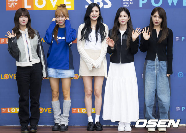[OSEN=김성락 기자] 6일 오후 서울 목동 SBS 사옥에서 SBS 파워FM '두시탈출 컬투쇼'가그룹 에이핑크가 취재진을 향해 포즈를 취하고 있다. 2023.04.06 /ksl0919@osen.co.kr