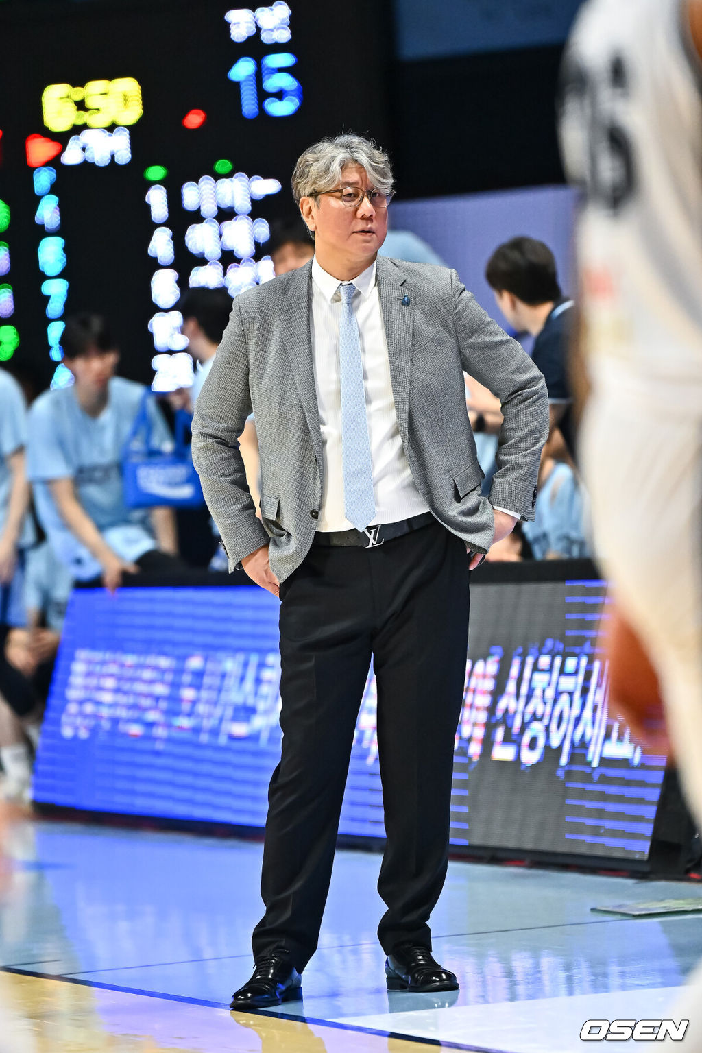 13일 오후 고양소노아레나에서 2025-26 LG전자 프로농구 챔피언결정전 5차전 고양 소노 스카이거너스와 부산 KCC의 경기가 진행됐다. 부산 KCC 이지스는 챔피언결정전 우승 확정을 노리고, 고양 소노 스카이거너스는 반격의 흐름 속 리버스 스윕에 도전한다.2쿼터 소노 손창환 감독이 아쉬워하고 있다.  2026.05.13 / soul1014@osen.co.kr
