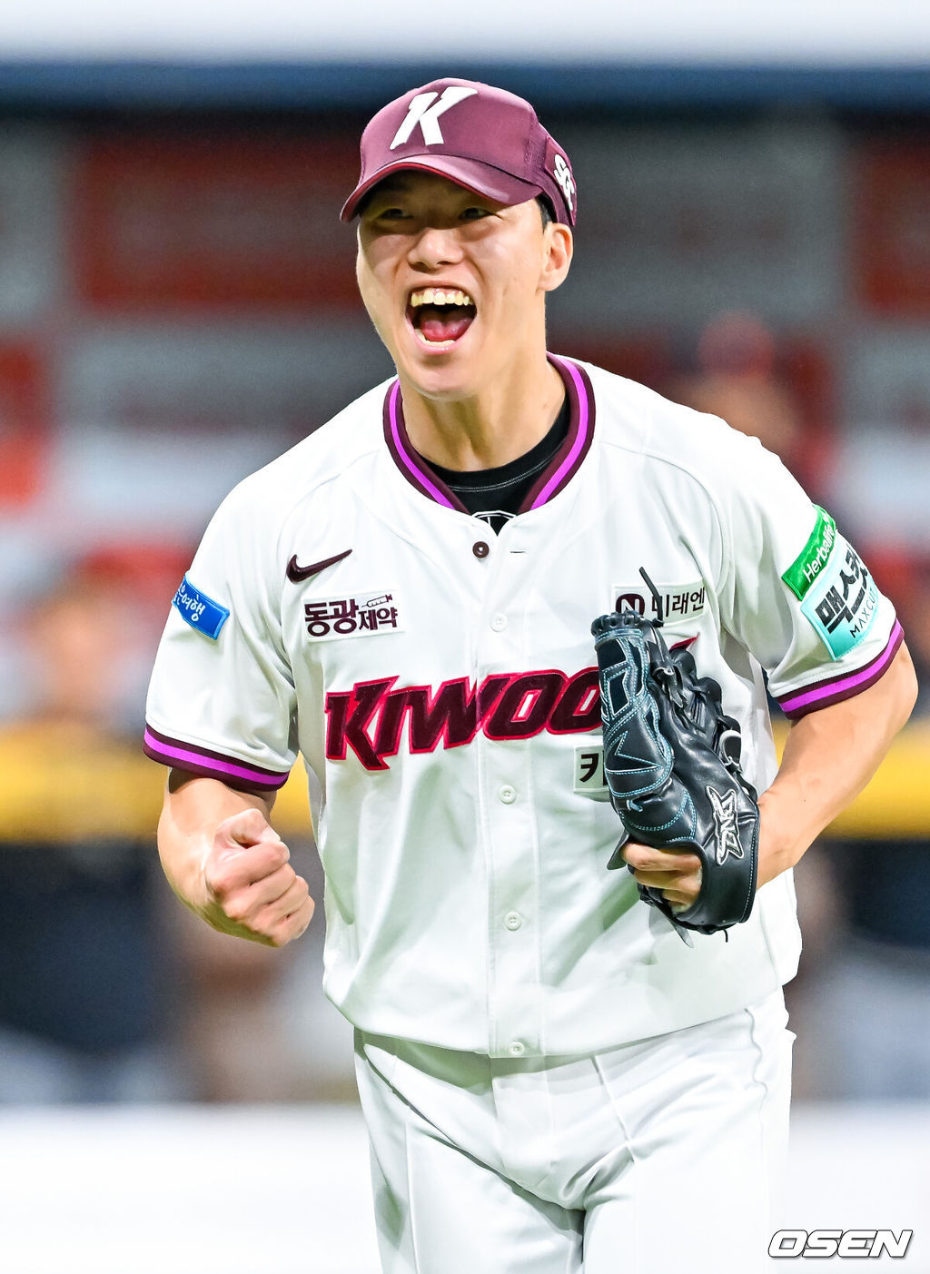 13일 서울 고척 스카이돔에서 2026 신한 SOL KBO리그 키움 히어로즈와 한화 이글스의 경기가 열렸다.키움은 박정훈, 한화는 에르난데스가 선발로 나섰다.6회초 2사 주자 만루 한화 김태연을 2루수 앞 땅볼로 막아낸 한화 김성진이 기뻐하고 있다. 2026.05.13 / rumi@osen.co.kr