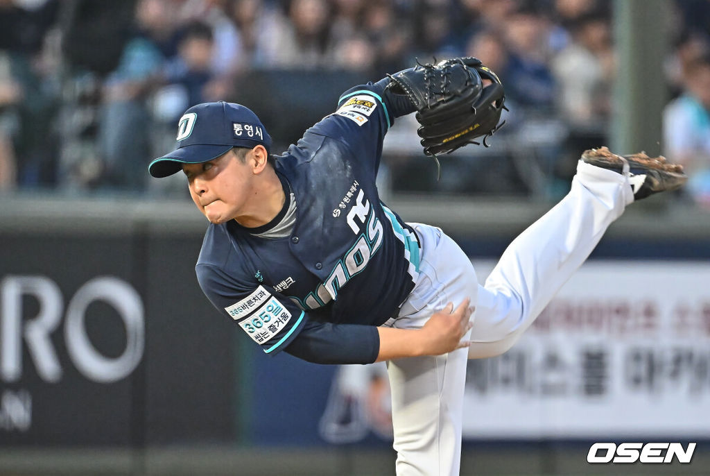 14일 부산 사직야구장에서 2026 신한 SOL KBO 리그 롯데 자이언츠와 NC 다이노스의 경기가 열렸다. 홈팀 롯데는 나균안이, 방문팀 NC는 토다가 선발 출전했다.NC 다이노스 선발 투수 토다가 역투하고 있다. 2026.05.14 / foto0307@osen.co.kr