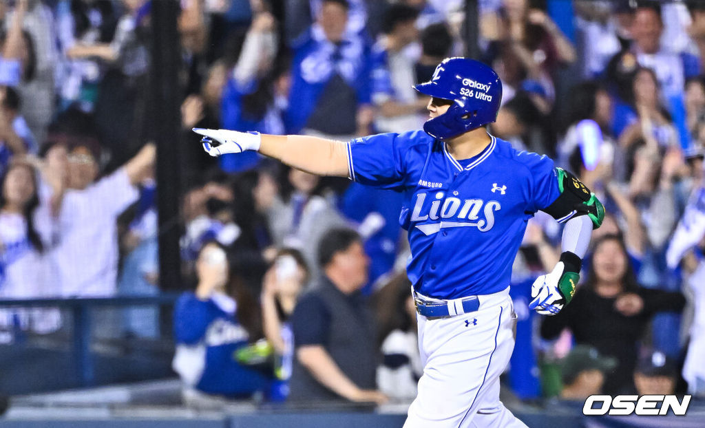12일 오후 서울 잠실구장에서 2026 신한 SOL KBO리그 LG 트윈스와 삼성 라이온즈의 진행됐다.이날 LG는 임찬규를, 삼성은 최원태를 선발투수로 내세웠다.8회초 2사 만루 삼성 전병우가 재역전 만루 홈런을 날리고 베이스를 돌고 있다.  2026.05.12 / soul1014@osen.co.kr