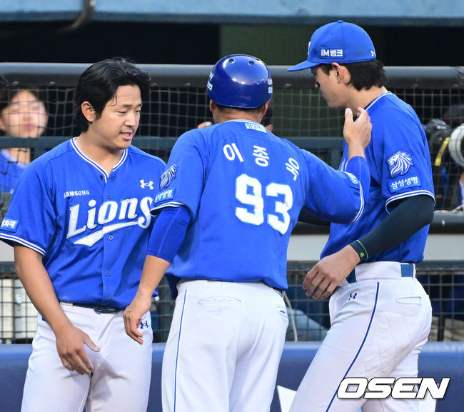선발 양창섭 든든하게 지켜준 삼성 캡틴 구자욱.