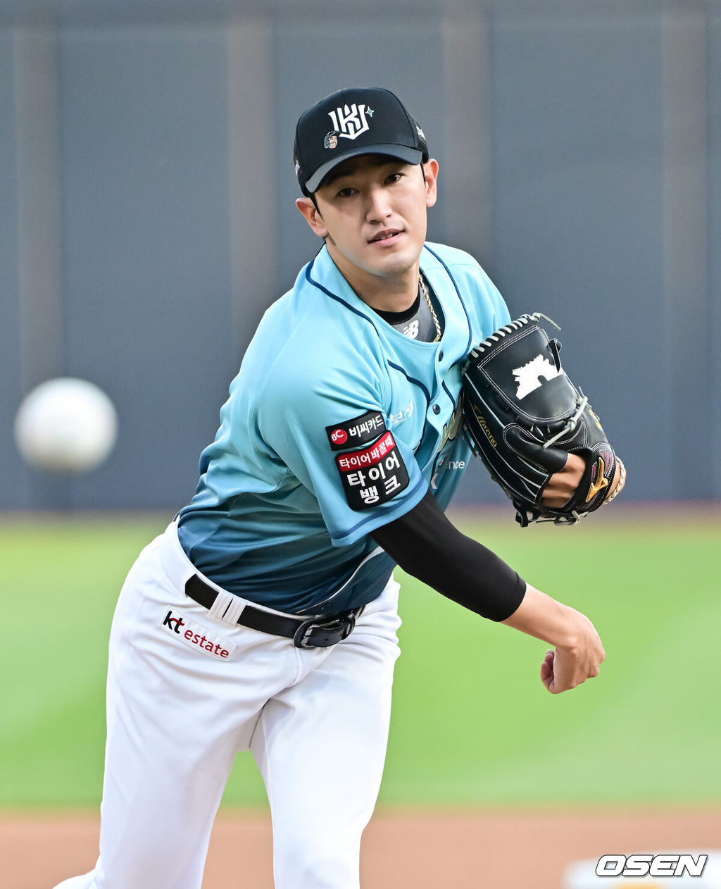 15일 오후 수원KT위즈파크에서 2026 신한 SOL KBO 리그 KT 위즈와 한화 이글스의 경기가 진행됐다.이날 경기에서 KT는 고영표를, 한화는 왕옌청을 선발투수로 내세웠다.1회초 KT 선발투수 고영표가 역투하고 있다.   2026.05.15 / soul1014@osen.co.kr