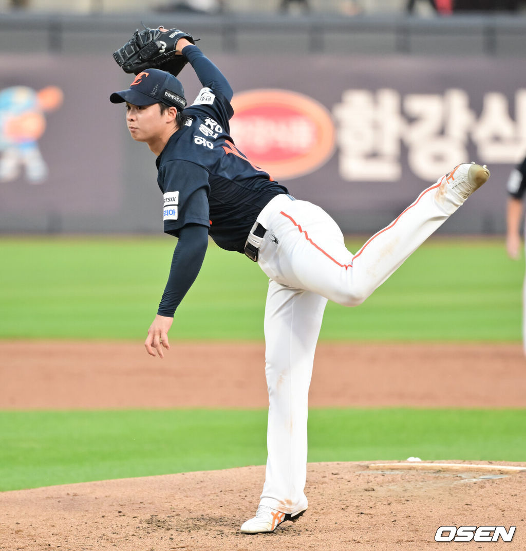 15일 오후 수원KT위즈파크에서 2026 신한 SOL KBO 리그 KT 위즈와 한화 이글스의 경기가 진행됐다.이날 경기에서 KT는 고영표를, 한화는 왕옌청을 선발투수로 내세웠다.2회말 한화 선발투수 왕옌청이 역투하고 있다.   2026.05.15 / soul1014@osen.co.kr