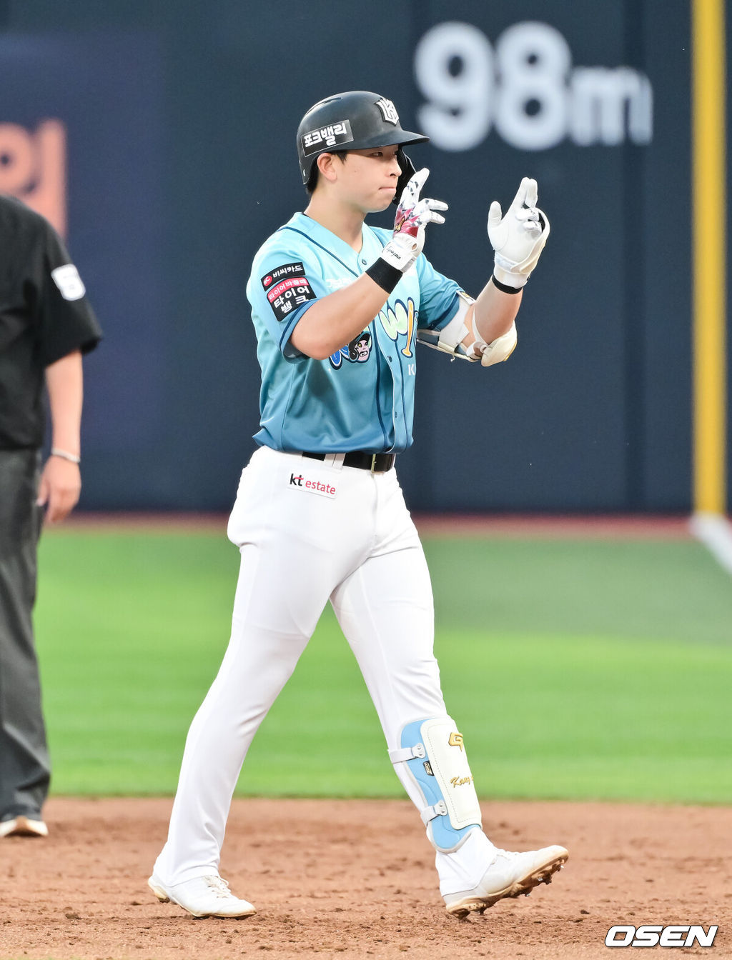 15일 오후 수원KT위즈파크에서 2026 신한 SOL KBO 리그 KT 위즈와 한화 이글스의 경기가 진행됐다.이날 경기에서 KT는 고영표를, 한화는 왕옌청을 선발투수로 내세웠다.2회말 2사 1,2루 KT 이강민이 선취 1타점 적시타를 날린뒤 기뻐하고 있다.    2026.05.15 / soul1014@osen.co.kr