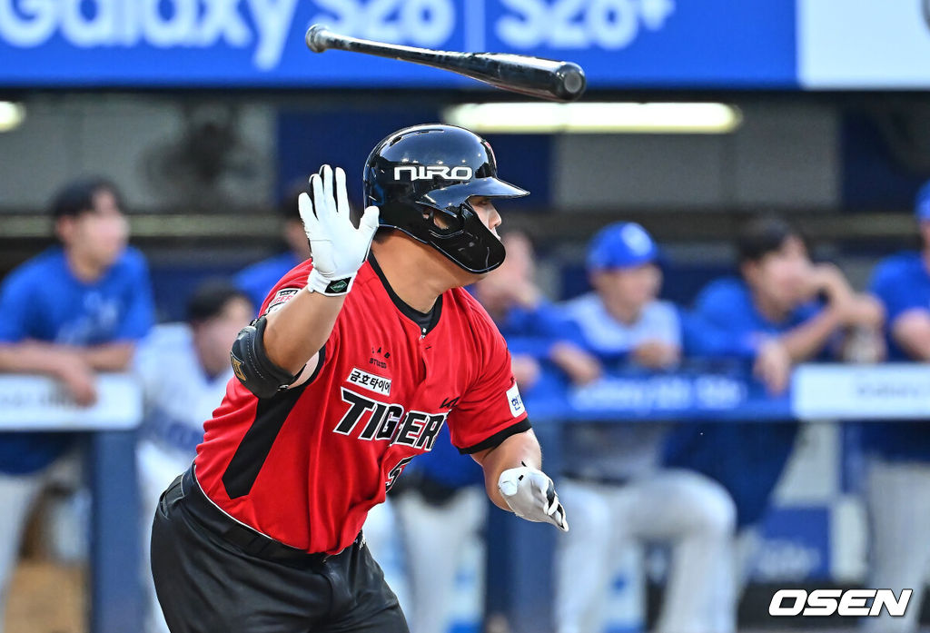 15일 대구삼성라이온즈파크에서 2026 신한 SOL KBO 리그 삼성 라이온즈와 KIA 타이거즈의 경기가 열렸다. 홈팀 삼성은 후라도가, 방문팀 KIA는 네일이 선발 출전했다. KIA 타이거즈 박상준이 2회초 1사 ,2루 중견수 왼쪽 1타점 안타를 치고 있다. 2026.05.15 / foto0307@osen.co.kr