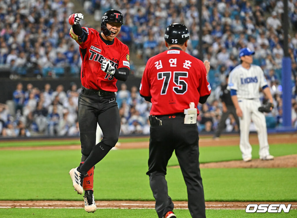 15일 대구삼성라이온즈파크에서 2026 신한 SOL KBO 리그 삼성 라이온즈와 KIA 타이거즈의 경기가 열렸다. 홈팀 삼성은 후라도가, 방문팀 KIA는 네일이 선발 출전했다. KIA 타이거즈 박재현이 9회초 1사 2루 ㅜ월 역전 2점 홈런을 치고 포효하고 있다. 2026.05.15 / foto0307@osen.co.kr