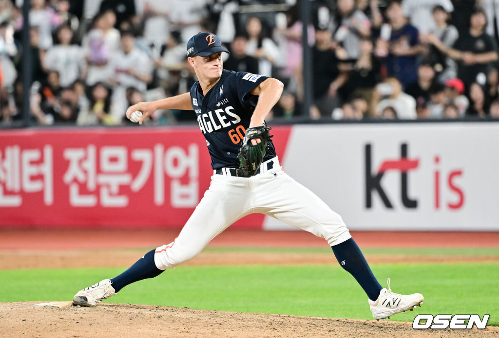 15일 오후 수원KT위즈파크에서 2026 신한 SOL KBO 리그 KT 위즈와 한화 이글스의 경기가 진행됐다.이날 경기에서 KT는 고영표를, 한화는 왕옌청을 선발투수로 내세웠다.9회말 한화 마무리 투수 쿠싱이 역투하고 있다.   2026.05.15 / soul1014@osen.co.kr