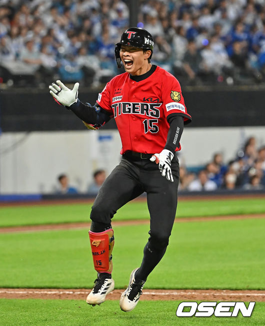 [OSEN=대구, 이석우 기자] 15일 대구삼성라이온즈파크에서 2026 신한 SOL KBO 리그 삼성 라이온즈와 KIA 타이거즈의 경기가 열렸다. 홈팀 삼성은 후라도가, 방문팀 KIA는 네일이 선발 출전했다. KIA 타이거즈 박재현이 9회초 1사 2루 우월 역전 2점 홈런을 치고 포효하고 있다. 2026.05.15 / foto0307@osen.co.kr