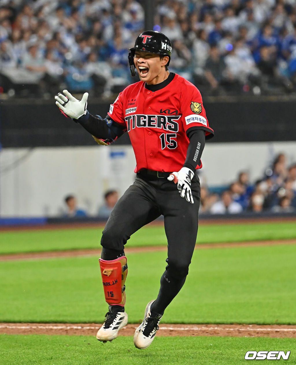 15일 대구삼성라이온즈파크에서 2026 신한 SOL KBO 리그 삼성 라이온즈와 KIA 타이거즈의 경기가 열렸다. 홈팀 삼성은 후라도가, 방문팀 KIA는 네일이 선발 출전했다. KIA 타이거즈 박재현이 9회초 1사 2루 우월 역전 2점 홈런을 치고 포효하고 있다. 2026.05.15 / foto0307@osen.co.kr