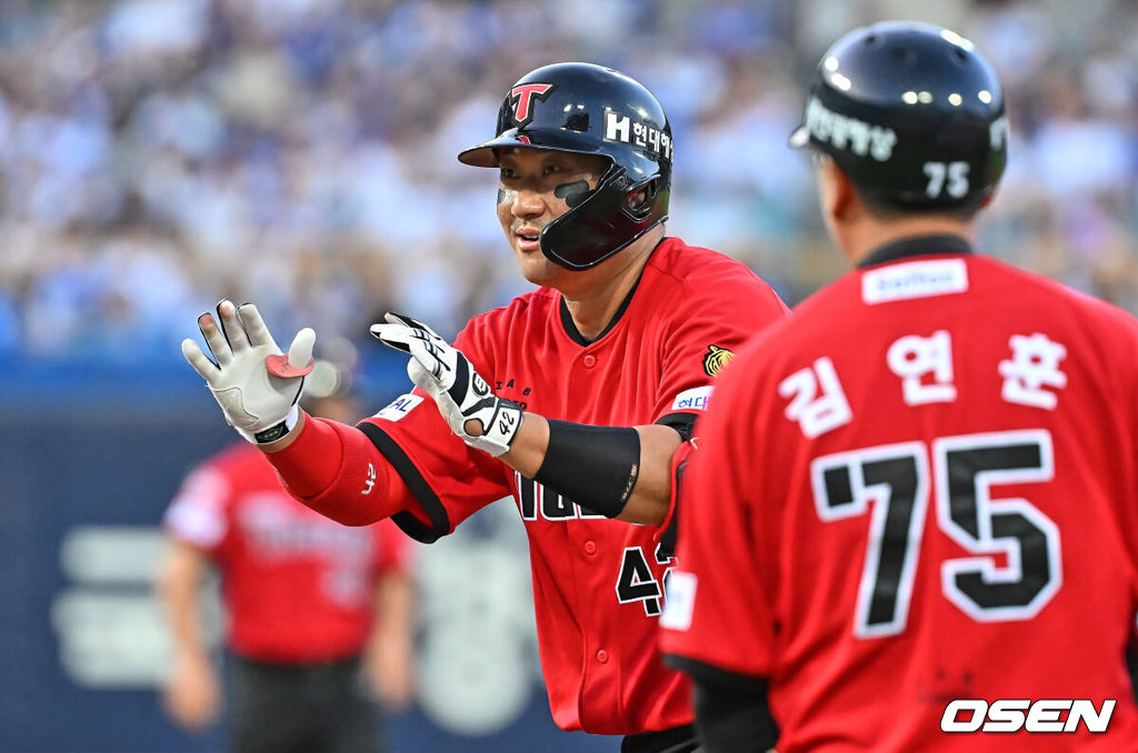 15일 대구삼성라이온즈파크에서 2026 신한 SOL KBO 리그 삼성 라이온즈와 KIA 타이거즈의 경기가 열렸다. 홈팀 삼성은 후라도가, 방문팀 KIA는 네일이 선발 출전했다. KIA 타이거즈 김태군이 2회초 1사 1,3루 우익수 오른쪽 1타점 안타를 치고 세리머니를 하고 있다. 2026.05.15 / foto0307@osen.co.kr