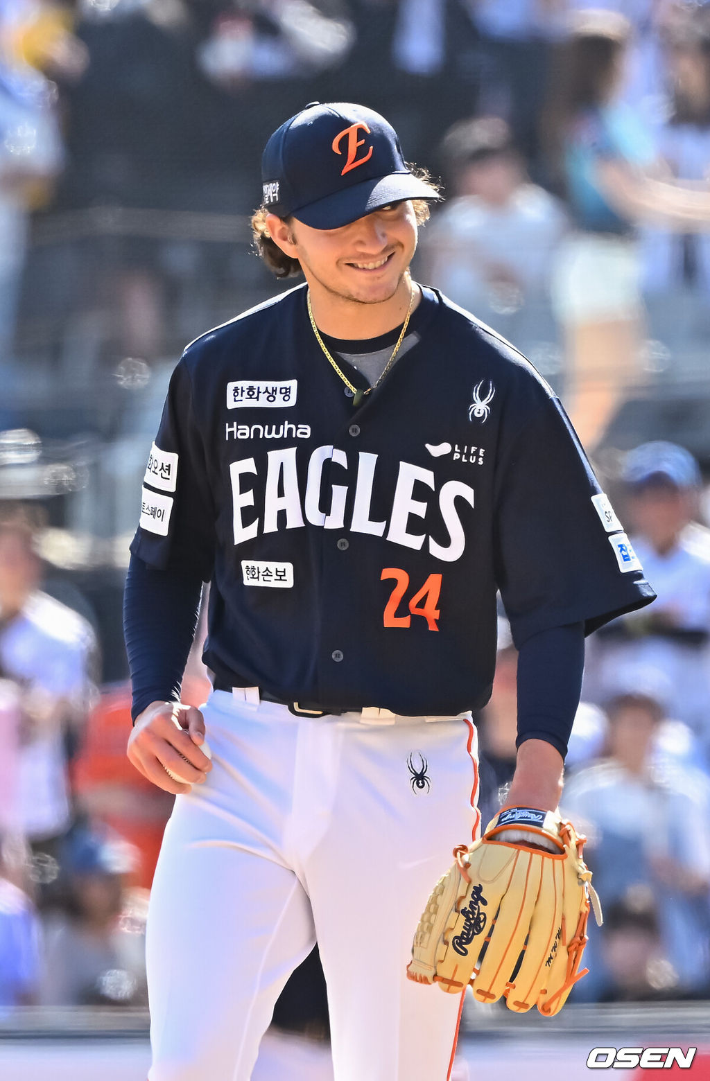 16일 오후 수원KT위즈파크에서 2026 신한 SOL KBO 리그 KT 위즈와 한화 이글스의 경기가 진행됐다.이날 경기에서 KT는 배제성을, 한화는 화이트를 선발투수로 내세웠다.7회말 교체 앞둔 한화 선발투수 화이트가 미소 짓고 있다.    2026.05.16 / soul1014@osen.co.kr