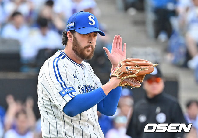 [OSEN=대구, 이석우 기자] 16일 대구삼성라이온즈파크에서 2026 신한 SOL KBO 리그 삼성 라이온즈와 KIA 타이거즈의 경기가 열렸다. 홈팀 삼성은 오러클린이, 방문팀 KIA는 이의리가 선발 출전했다. 삼성 라이온즈 선발 투수 오러클린이 2회초 1사 만루 KIA 타이거즈 한준수를 2루수 병살로 잡고 기뻐하고 있다. 2026.05.16 / foto0307@osen.co.kr