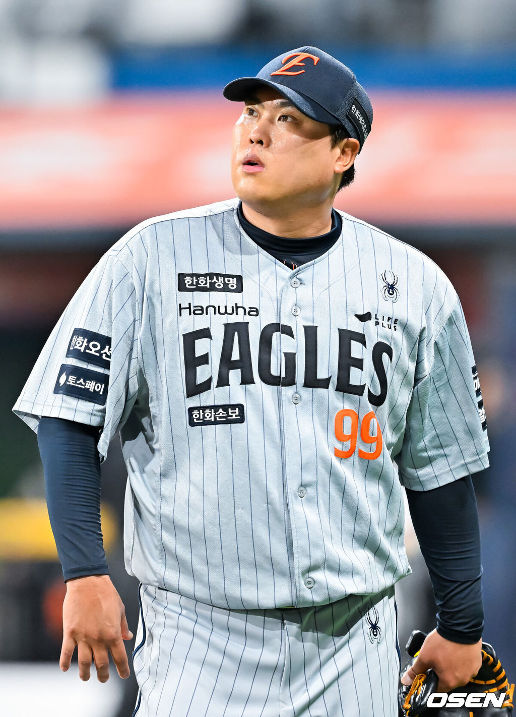 12일 서울 고척 스카이돔에서 2026 신한 SOL KBO리그 키움 히어로즈와 한화 이글스의 경기가 열렸다.키움은 배동현, 한화는 류현진이 선발로 나섰다.5회말을 마친 한화 선발 류현진이 덕아웃으로 들어가고 있다. 2026.05.12 / rumi@osen.co.kr