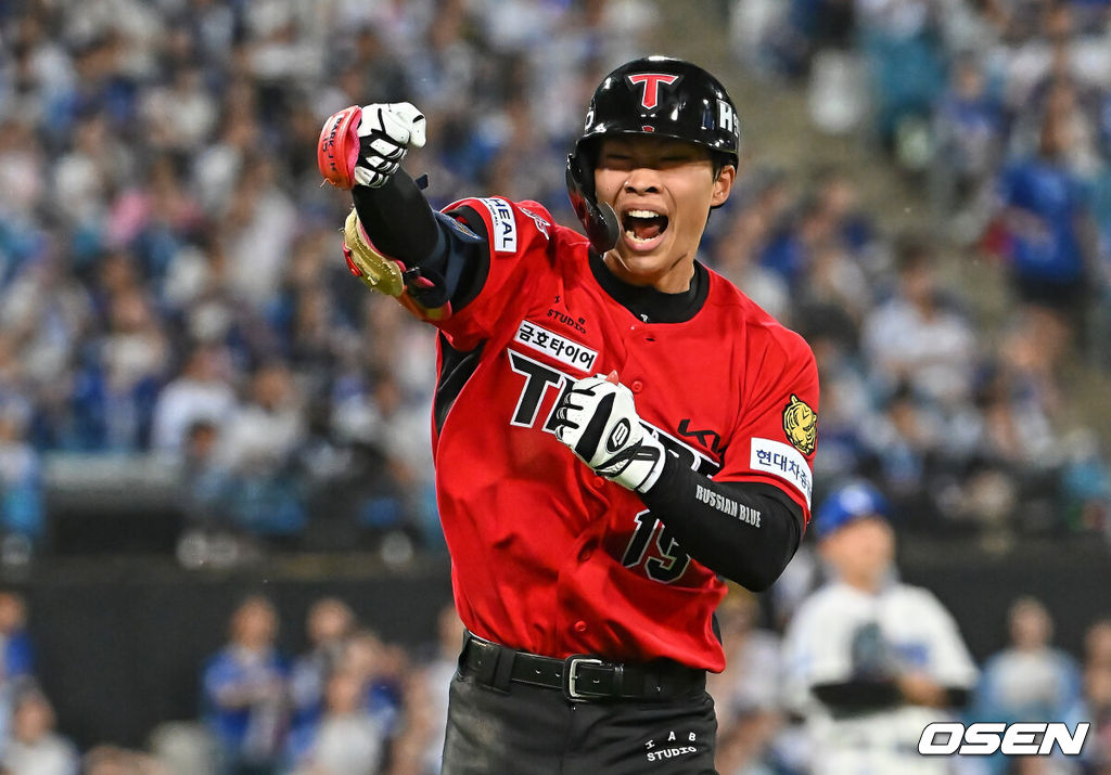 15일 대구삼성라이온즈파크에서 2026 신한 SOL KBO 리그 삼성 라이온즈와 KIA 타이거즈의 경기가 열렸다. 홈팀 삼성은 후라도가, 방문팀 KIA는 네일이 선발 출전했다. KIA 타이거즈 박재현이 9회초 1사 2루 우월 역전 2점 홈런을 치고 포효하고 있다. 2026.05.15 / foto0307@osen.co.kr