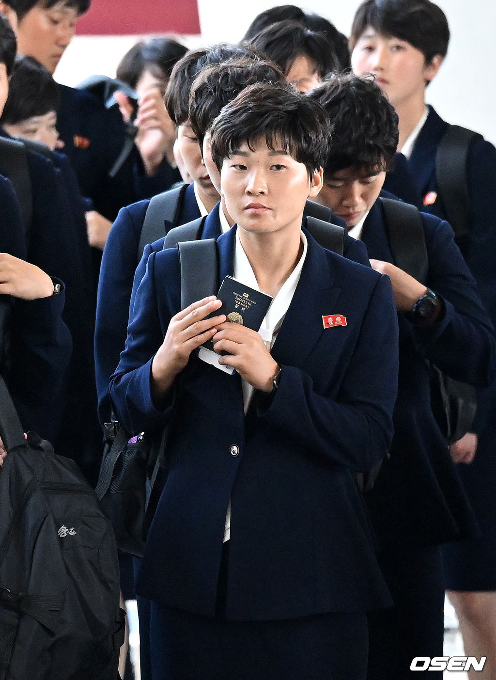 '려권' 손에 꼭 쥔 선수들