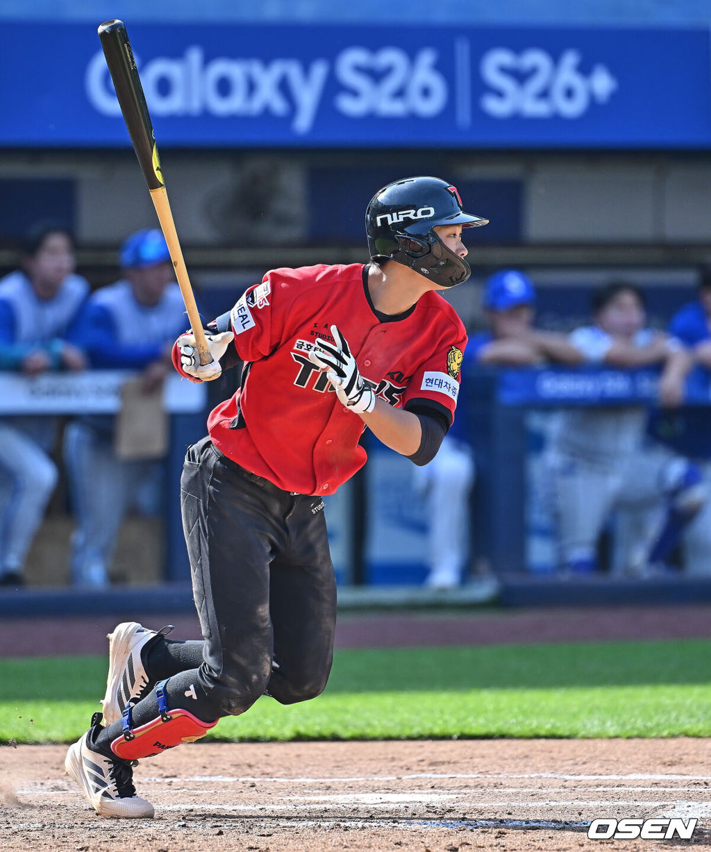 17일 대구삼성라이온즈파크에서 2026 신한 SOL KBO 리그 삼성 라이온즈와 KIA 타이거즈의 경기가 열렸다. 홈팀 삼성은 최원태가, 방문팀 KIA는 김태형이 선발 출전했다. KIA 타이거즈 박재현이 6회초 무사 2루 중견수 오른쪽 1타점 안타를 치고 있다. 2026.05.17 / foto0307@osen.co.kr