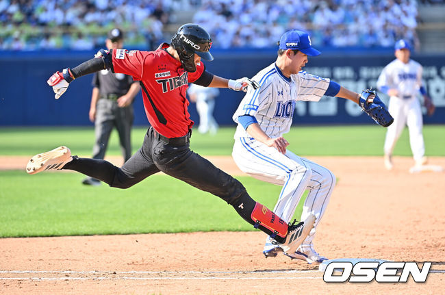 [OSEN=대구, 이석우 기자] 17일 대구삼성라이온즈파크에서 2026 신한 SOL KBO 리그 삼성 라이온즈와 KIA 타이거즈의 경기가 열렸다. 홈팀 삼성은 최원태가, 방문팀 KIA는 김태형이 선발 출전했다. KIA 타이거즈 박재현이 7회초 1사 2루 1루수 왼쪽 내야 안타를 치고 세이프되고 있다. 2026.05.17 / foto0307@osen.co.kr