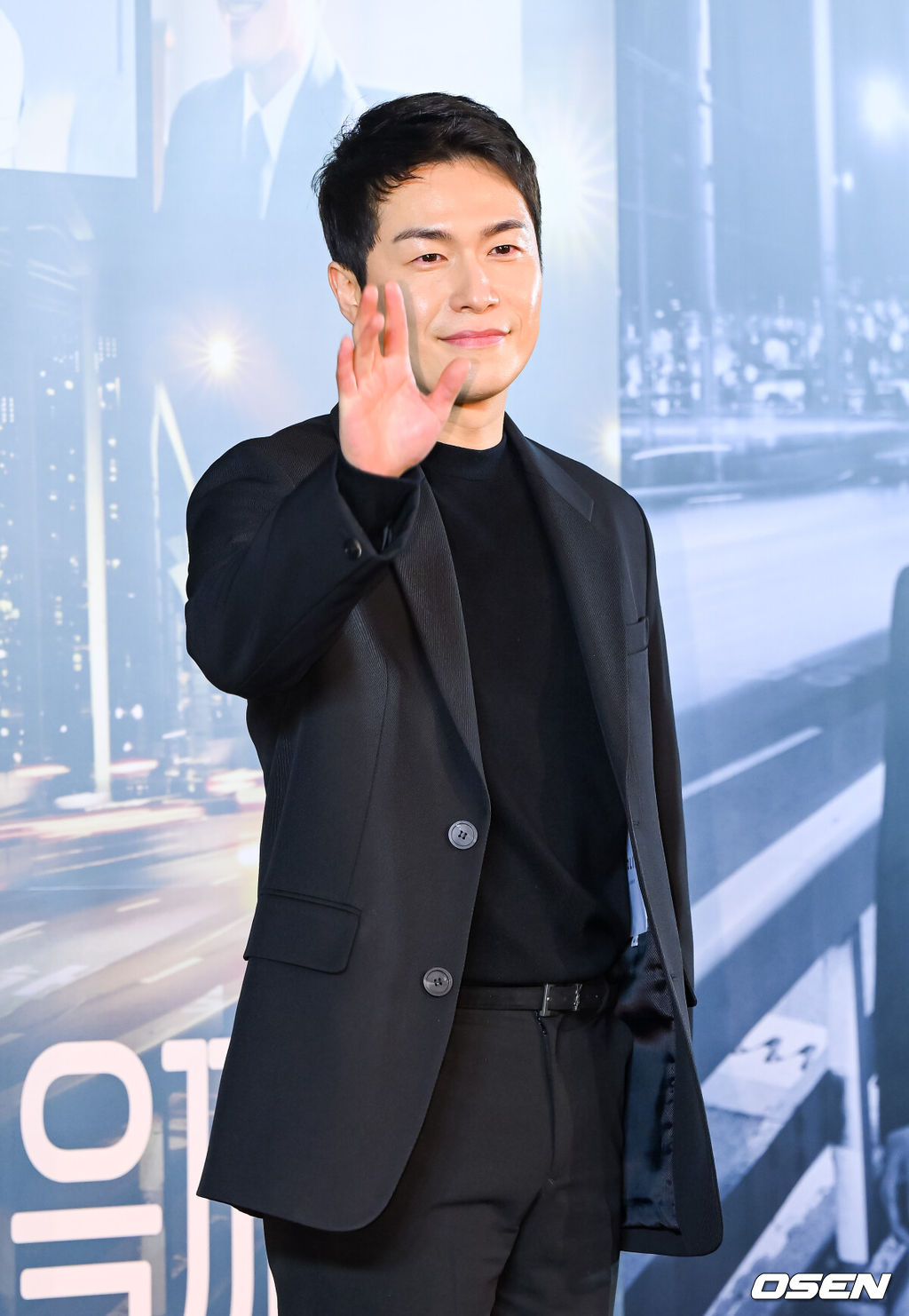 18일 오후 서울 상암동 스탠포드호텔에서 지니TV 오리지널 ‘남이 될 수 있을까’ 제작발표회가 진행됐다.'남이 될 수 있을까'는 이혼은 쉽고 이별은 어려운 이혼 전문 변호사들의 사랑과 인생 성장기를 다룬 작품으로 오늘(18일) 지니 TV와 국내 OTT를 통해 공개되며, ENA에서도 같은 날 오후 9시 첫 방송된다.   배우 이재원이 포즈를 취하고 있다. 2023.01.18 / soul1014@osen.co.kr