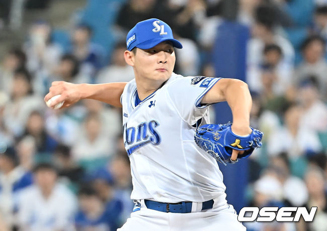 [OSEN=대구, 이석우 기자] 23일 대구삼성라이온즈파크에서 2025 신한 SOL 뱅크 KBO 리그 삼성 라이온즈와 SSG 랜더스의 경기가 열렸다. 홈팀 삼성은 가라비토가, 방문팀 SSG는 김건우가 선발 출전했다. 삼성 라이온즈 육선엽이 역투하고 있다. 2025.07.23 / foto0307@osen.co.kr