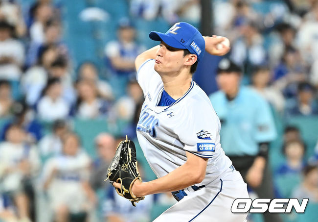 [OSEN=대구, 이석우 기자] 14일 대구삼성라이온즈파크에서 2025 신한 SOL 뱅크 KBO 리그 삼성 라이온즈와 KIA 타이거즈의 경기가 열렸다. 홈팀 삼성은 원태인이, 방문팀 KIA는 양현종이 선발 출전했다. 삼성 라이온즈 육선엽이 역투하고 있다. 2025.08.14 / foto0307@osen.co.kr