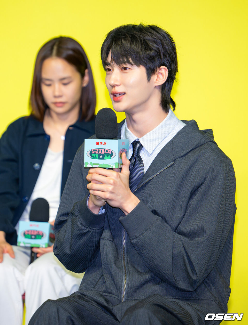 19일 서울 종로구 JW 메리어트 동대문 스퀘어에서 넷플릭스 시리즈 '유재석 캠프' 제작발표회가 열렸다.오는 26일(화) 첫 공개되는 '유재석 캠프'는 초보 캠프장 유재석과 예측 불가 직원 이광수, 변우석, 지예은이 숙박객들과 떠들어 재끼고, 놀아 재끼고, 까불어 재끼며 일상 탈출을 완성하는 단체 캠프 예능이다.배우 변우석이 질문에 답하고 있다. 2026.05.19 / rumi@osen.co.kr